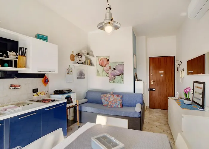 アパート Leslie アルベンガ